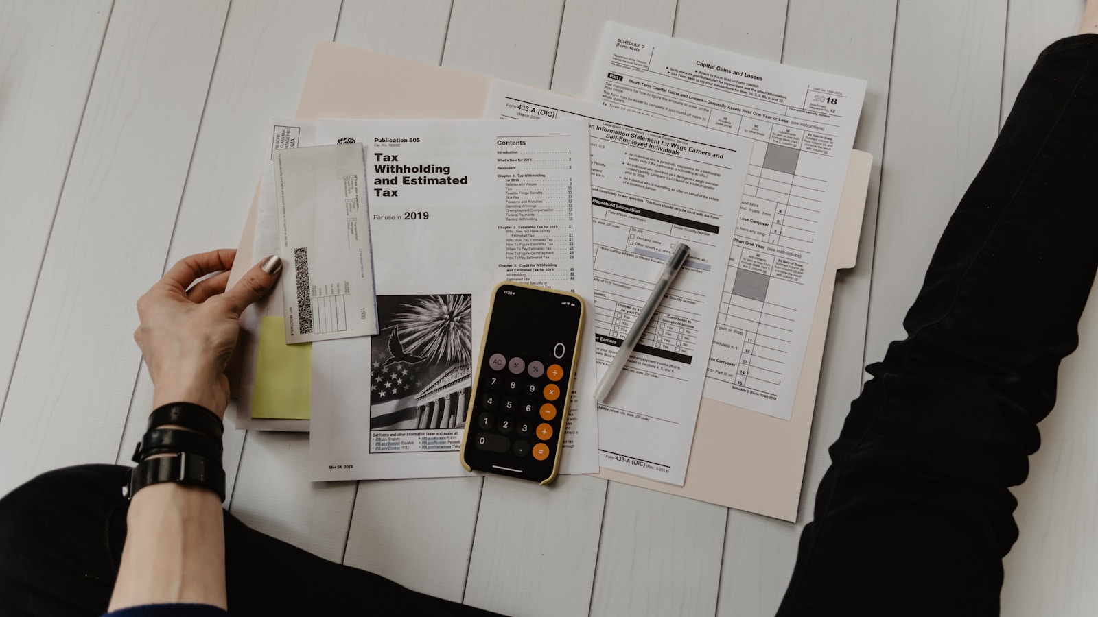 Glass jar with cash and a notepad showing a savings plan